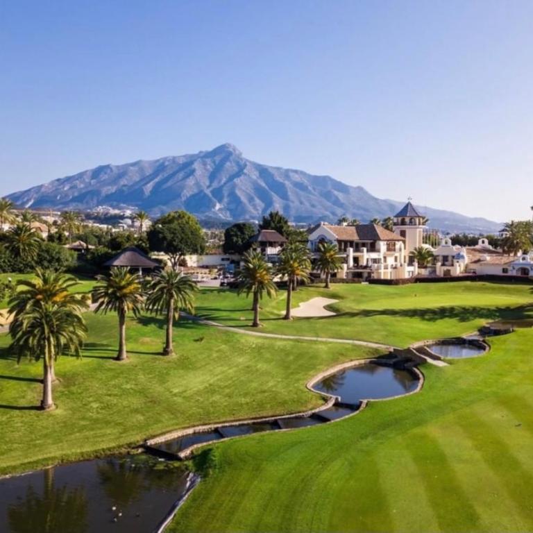 VACATION MARBELLA I Los Naranjos, Duplex Penthouse, Golf Lovers, Security, Swimming pool, Fastest WiFi with Rooftop and Terrace, Close to Puerto Banus - Three-Bedroom Apartment - 16