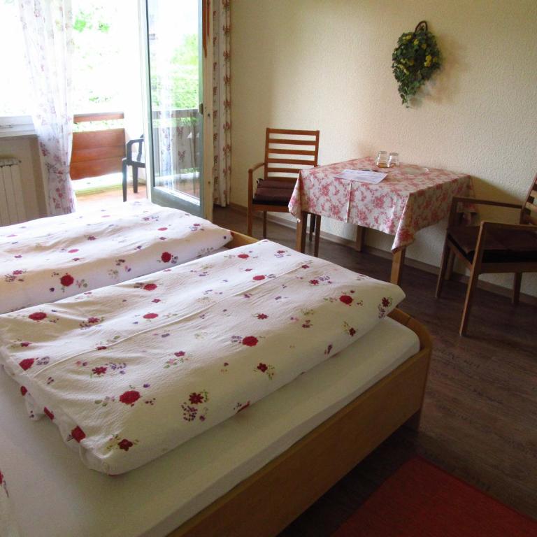 Pension Staufenhof - Doppelzimmer mit Balkon - 2