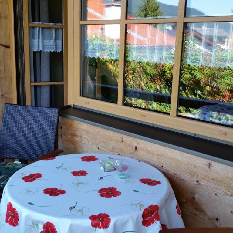 Pension Staufenhof - Doppelzimmer mit Balkon - 1