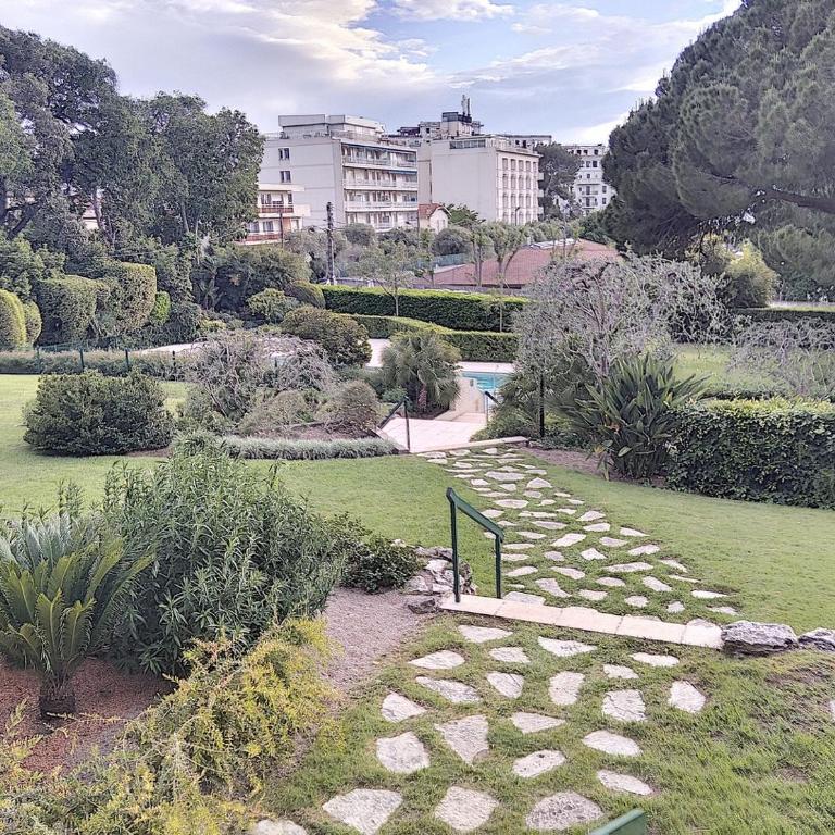 Château de la Pinede - Deluxe Apartment mit 2 Schlafzimmern und Gartenblick - 17