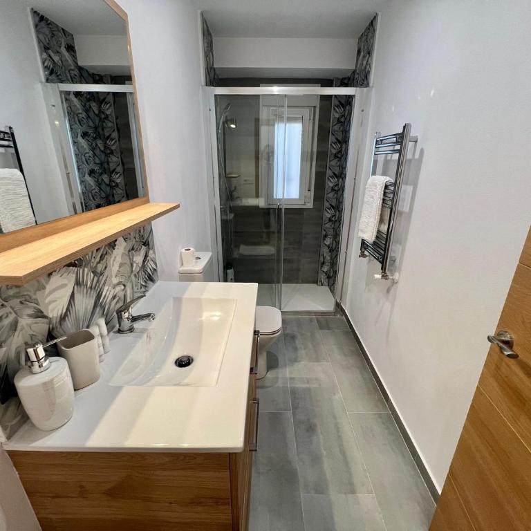 CLOSE TO GRAN VIA Centro familiar con Wifi by Apartamentos Logrono - Apartamento de 3 dormitorios - 12