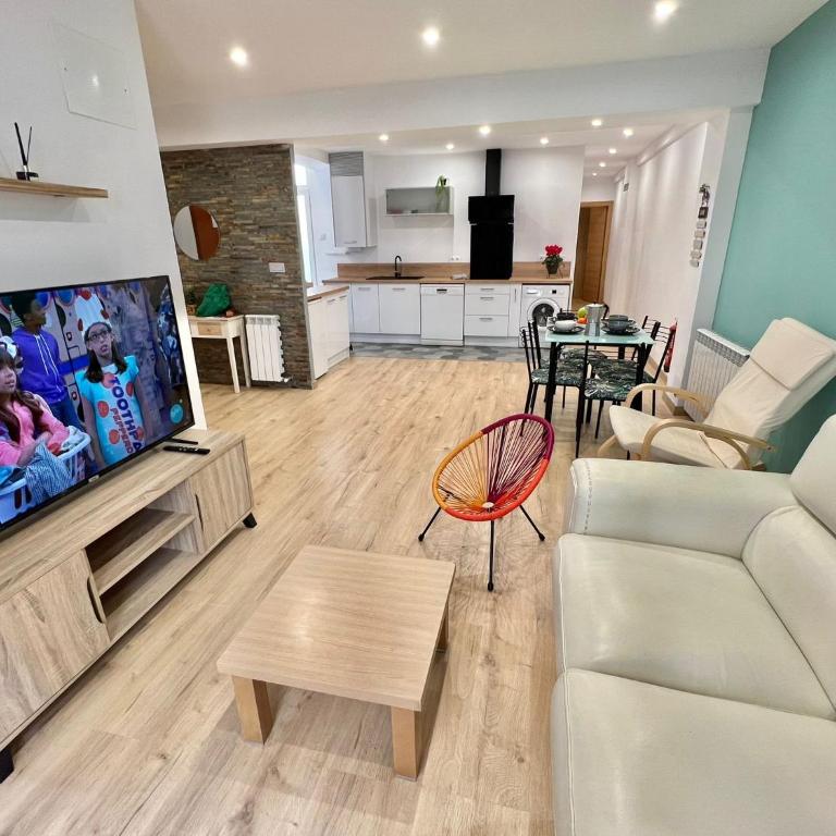 CLOSE TO GRAN VIA Centro familiar con Wifi by Apartamentos Logrono - Apartamento de 3 dormitorios - 8