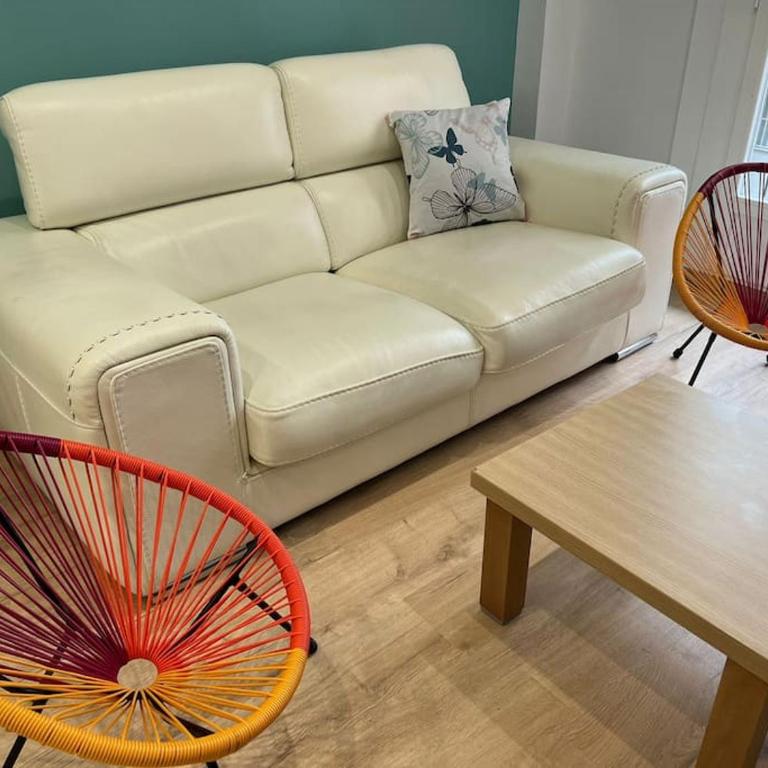CLOSE TO GRAN VIA Centro familiar con Wifi by Apartamentos Logrono - Apartamento de 3 dormitorios - 48
