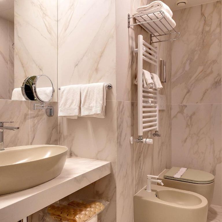 Best Western Hotel Nazionale - Suite Lit King-Size avec Jacuzzi et Bain Turc - 8