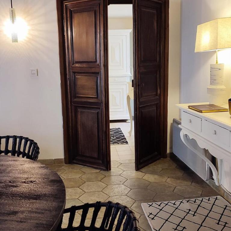 Uzès, au cœur du centre médiéval Le Logis du Consul un bien d'exception du XVIème siècle - Appartement 1 Chambre - 16