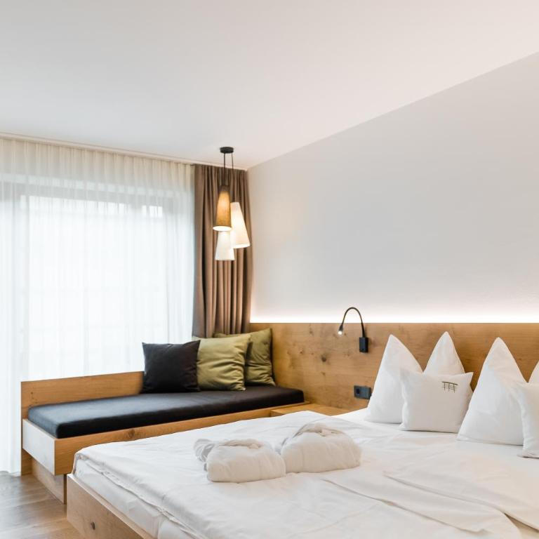 JOAS guesthouse - Doppelzimmer mit Balkon - 2