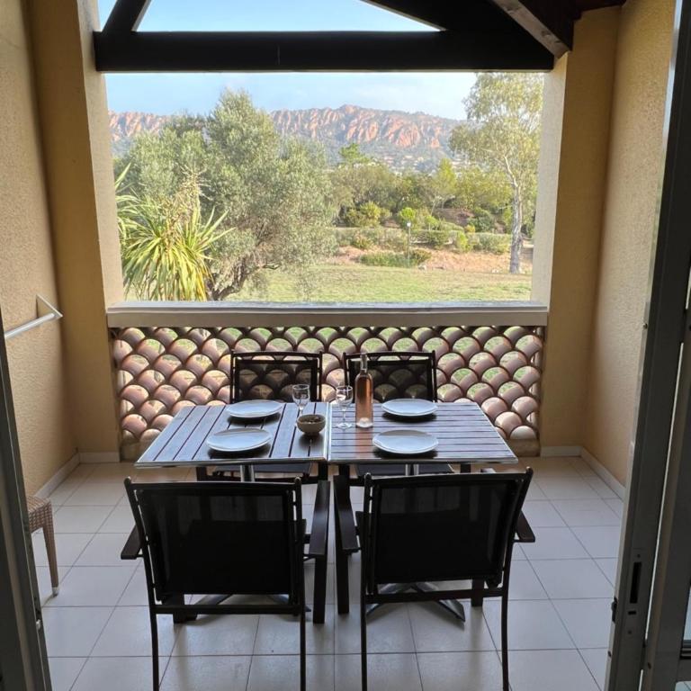 Village pierre et vacances cap Estérel, vue mer et Estérel, classé 3 étoiles - Appartement - 11