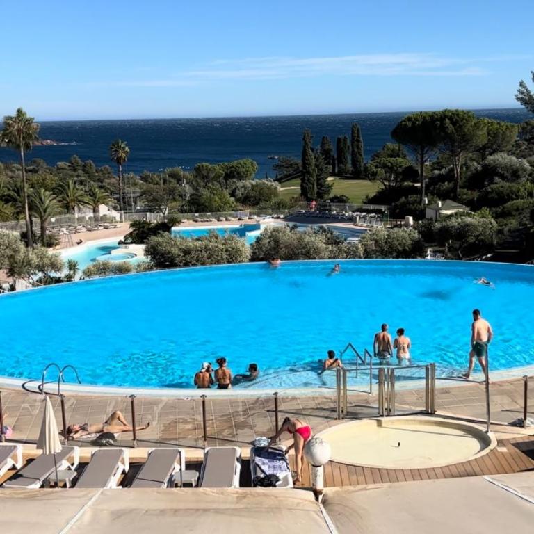 Village pierre et vacances cap Estérel, vue mer et Estérel, classé 3 étoiles - Appartement - 16