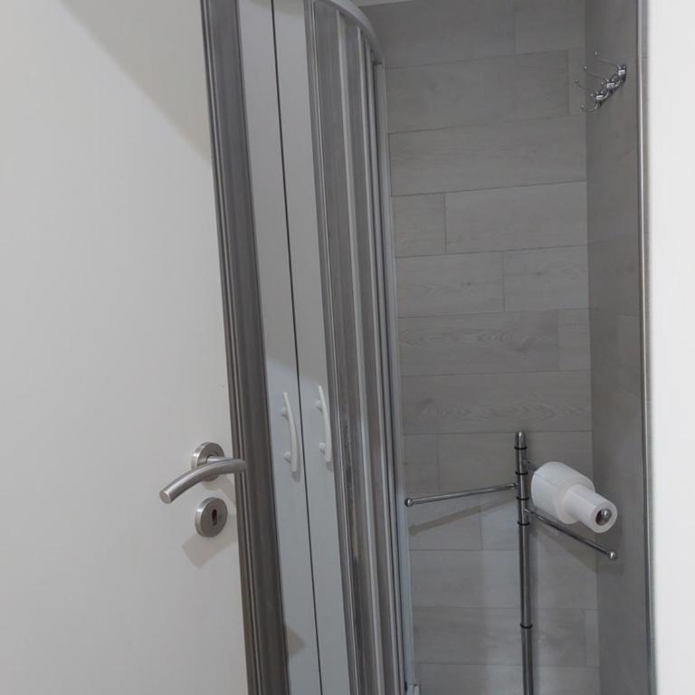 A due passi da Dante - Camera Doppia con Letti Singoli con Bagno Privato - 3