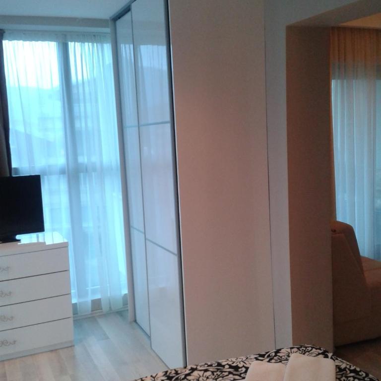 Apartments and Rooms Grand Palazzo - Deluks Trokrevetna Soba sa Balkonom - 5