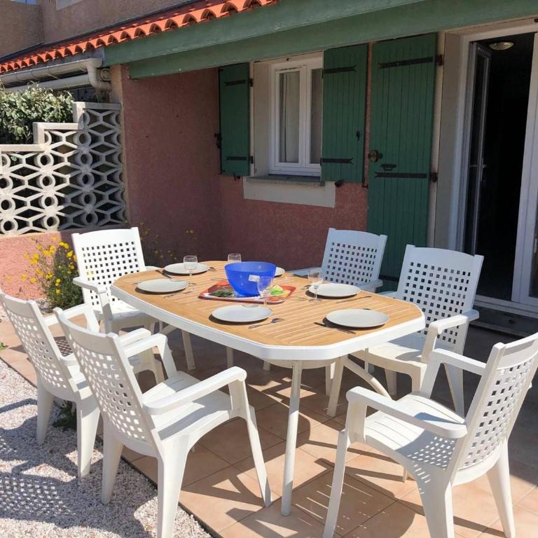Villa T4 avec Piscine, 3 chambres, jardin, parking privé, proche commerces et plage, 8 couchages - FR-1-81-296 - Villa - 16