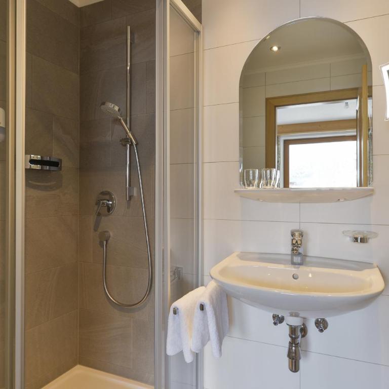 Aparthotel Acksteiner - Doppelzimmer 2 mit Dusche - 6
