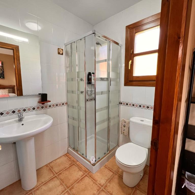 Los Robles Andrin - Three-Bedroom House - 12