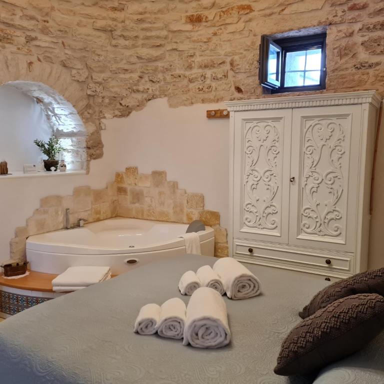 Trulli MADIA Luxury Alberobello - Suite Trullo con Vasca Idromassaggio - 32