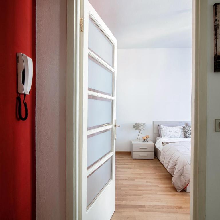 [ANNA's HOME] super cozy flat, with a/c, high speed wifi, near the lake and public transport - Appartamento con 1 Camera da Letto - 2