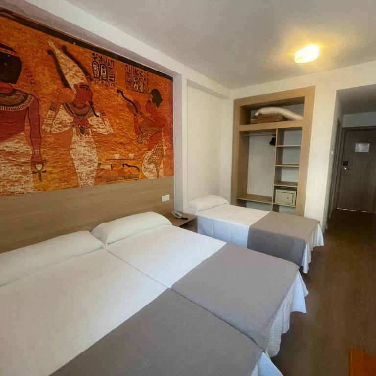 Hotel BH Internacional - Habitación Triple con balcón (3 adultos) - 3