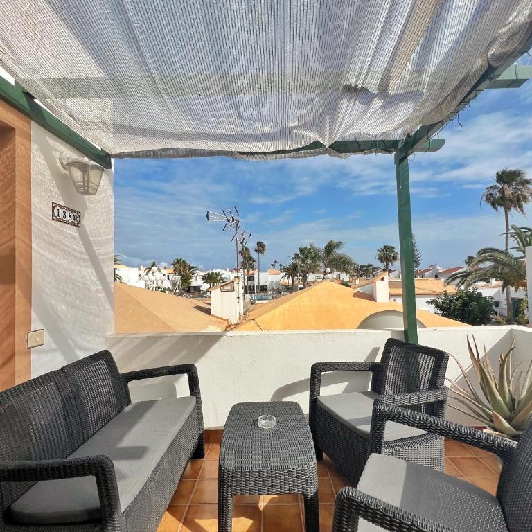 Lovely Apartment near the BEACH with POOL & WiFi - One-Bedroom Apartment - 2