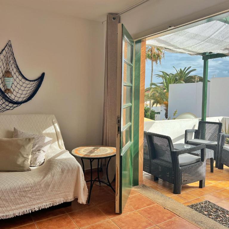 Lovely Apartment near the BEACH with POOL & WiFi - One-Bedroom Apartment - 4