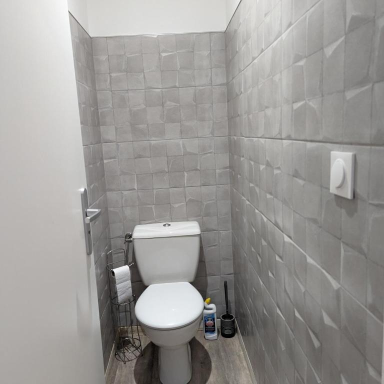 Beau-Jean, Un Cocon Sympa 5 min à Pied du Centre-Ville, Parking Privé, à 10 min du CHU - Appartement Supérieur - 15
