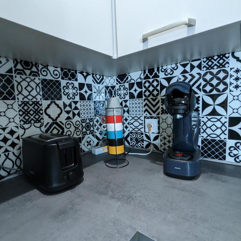 Beau-Jean, Un Cocon Sympa 5 min à Pied du Centre-Ville, Parking Privé, à 10 min du CHU - Appartement 1 Chambre - 30
