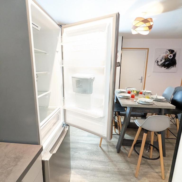Beau-Jean, Un Cocon Sympa 5 min à Pied du Centre-Ville, Parking Privé, à 10 min du CHU - Appartement Supérieur - 36