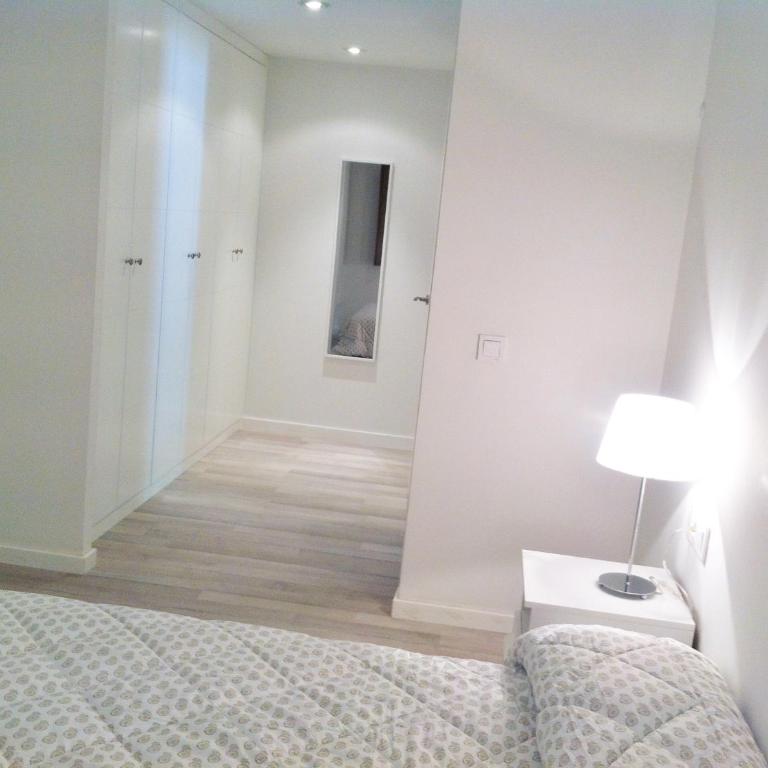 Superb Central Market Apt - Two-Bedroom Apartment with Balcony - 12