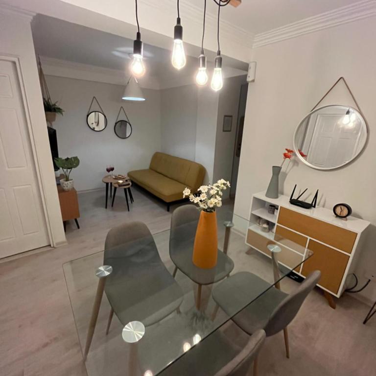 Apartamento pequeño y acogedor muy bien ubicado. - Apartamento de 2 dormitorios - 1