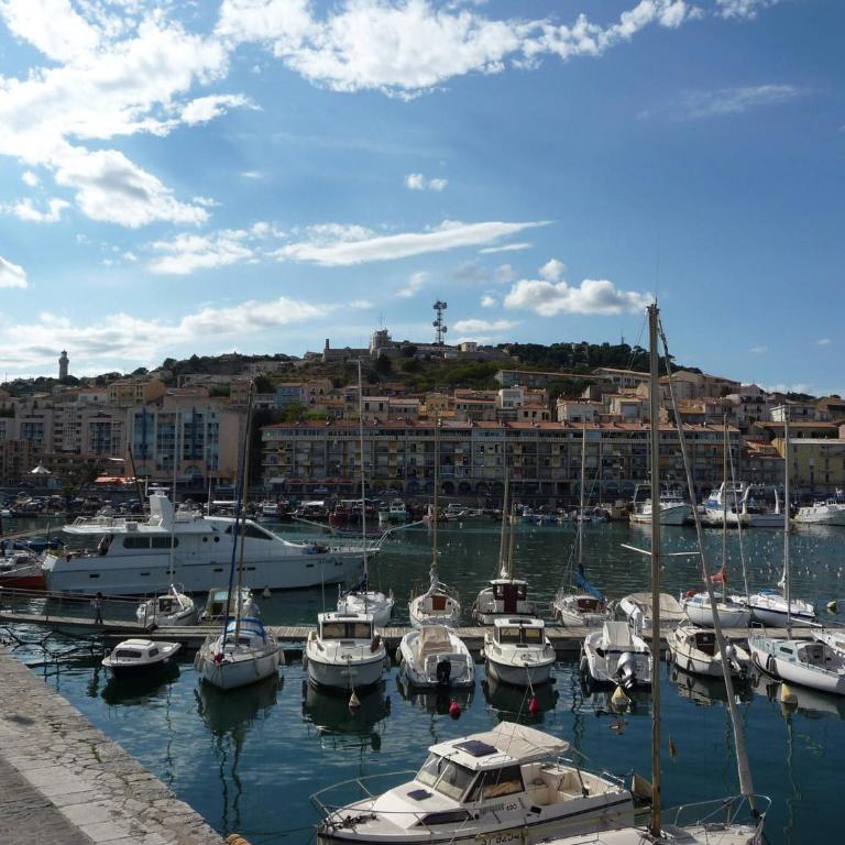 Studio cabine 4 personnes à Sète avec terrasse et parking - FR-1-472A-148 - Studio - 4