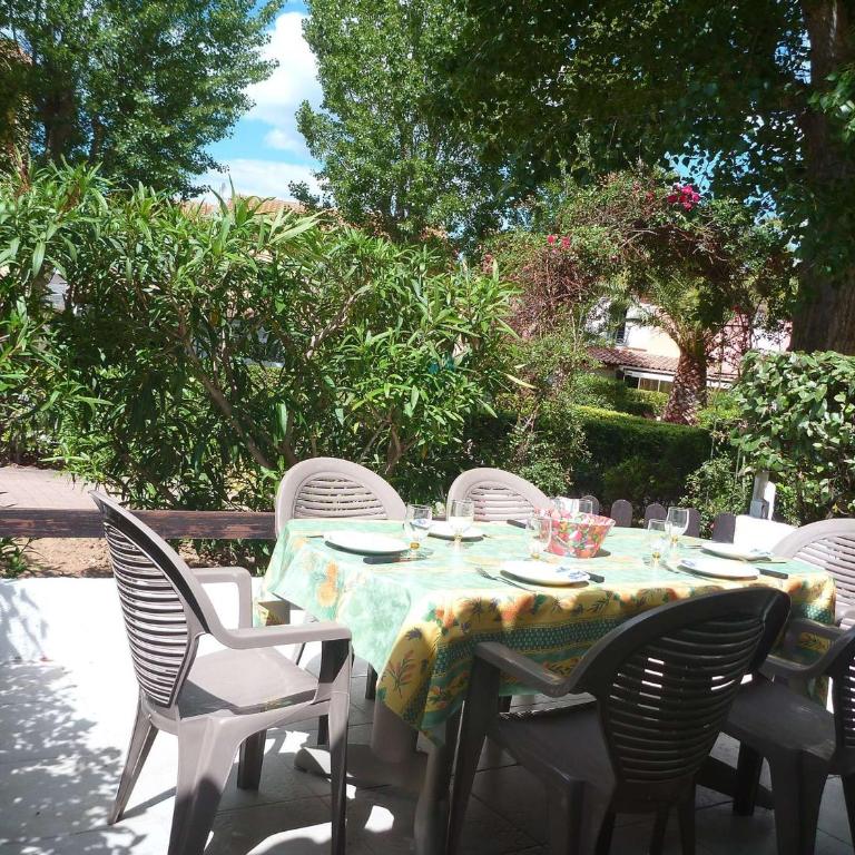 Maison spacieuse avec piscine, tennis et terrasse, parking privé à Marseillan - FR-1-387-163 - Villa - 4