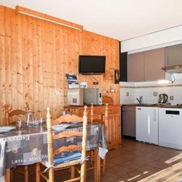 Studio confortable pour 4 pers. avec kitchenette et parking à Montgenèvre - FR-1-266-189 - Studio - 1