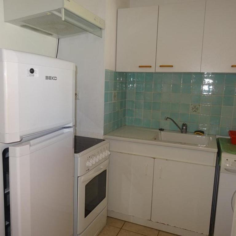 Charmant T2 à Giens avec grande terrasse, piscine et à proximité des plages - FR-1-335-160 - Apartment - 9