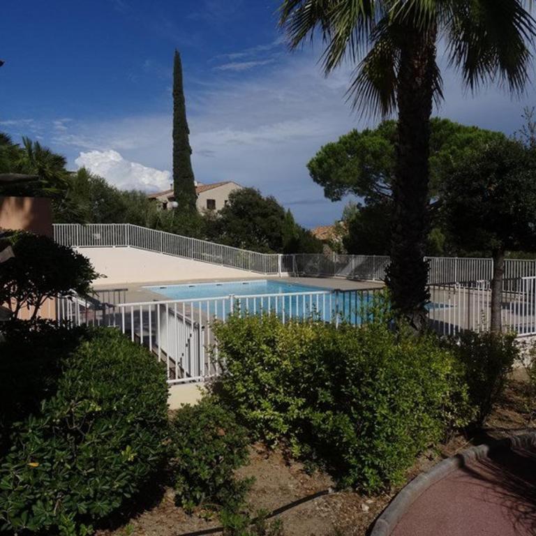 Charmant T2 à Giens avec grande terrasse, piscine et à proximité des plages - FR-1-335-160 - Apartment - 10
