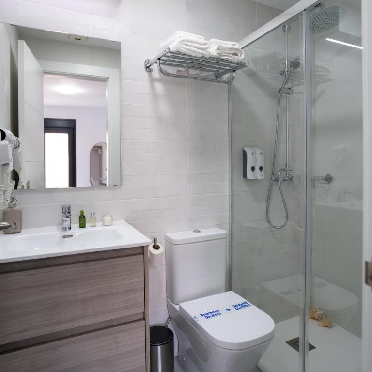 Stay Belonio L'Prados - Habitación Triple con balcón - 5