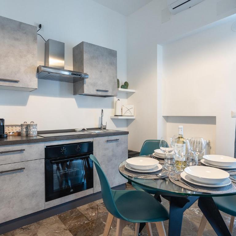 Annamaria - Central Station Charming accommodation - Two-Bedroom Apartment - 13