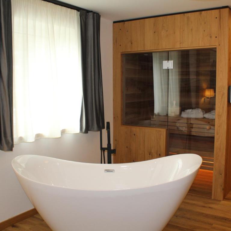 B&B Relais Dolomiti - Camera Superior Matrimoniale/Doppia con Letti Singoli con Vista Lago - 1