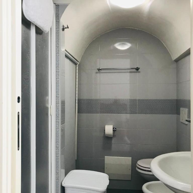La dimora nel sottano alla strada - One-Bedroom House - 23