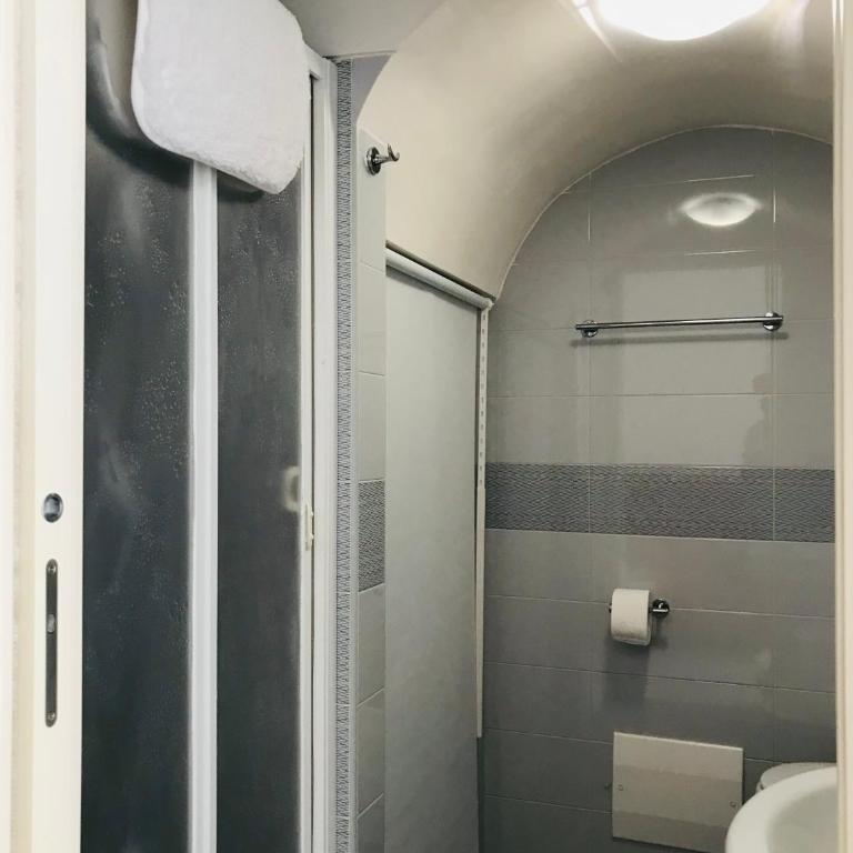 La dimora nel sottano alla strada - One-Bedroom House - 24