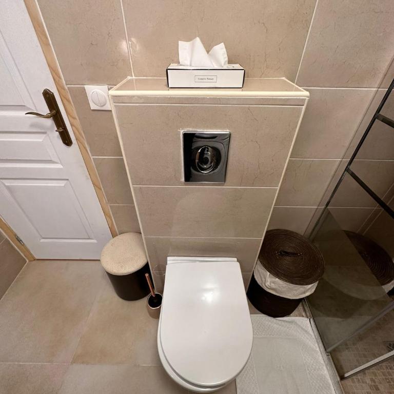 Super Flat, Garden. Bnbrickeys - Two-Bedroom Apartment - 31