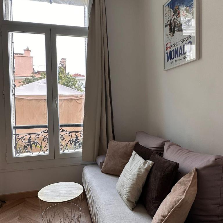 Super Flat, Garden. Bnbrickeys - Two-Bedroom Apartment - 25