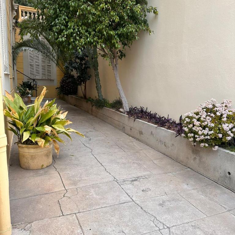Super Flat, Garden. Bnbrickeys - Two-Bedroom Apartment - 20