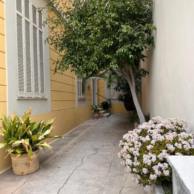 Super Flat, Garden. Bnbrickeys - Two-Bedroom Apartment - 19