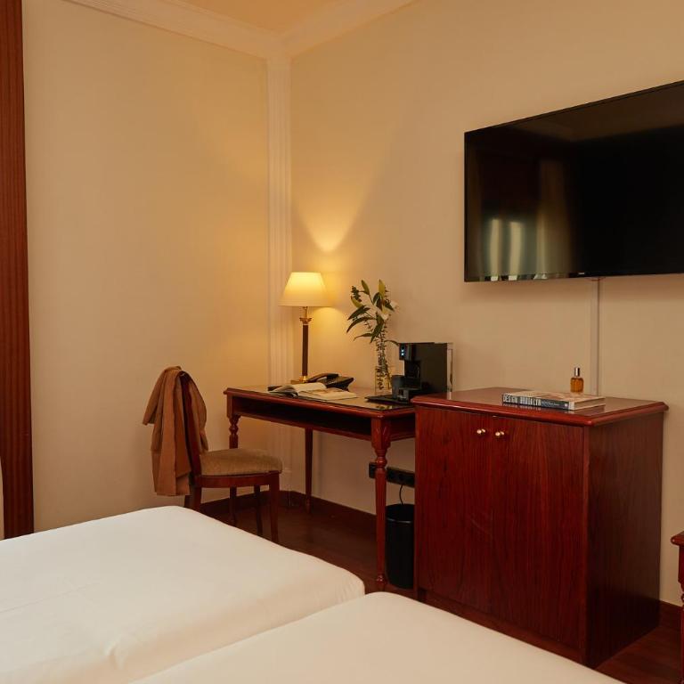 El Avenida Palace - Family Room (Two Connecting Rooms) - 5