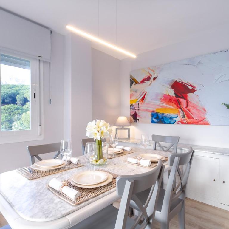 MARBELLA BANUS SUITES - Marbella Centre Soriano 56 Suite Apartment - Three-Bedroom Apartment with Balcony - 3