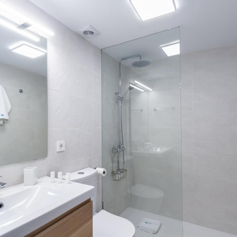 MARBELLA BANUS SUITES - Marbella Centre Soriano 56 Suite Apartment - Three-Bedroom Apartment with Balcony - 43