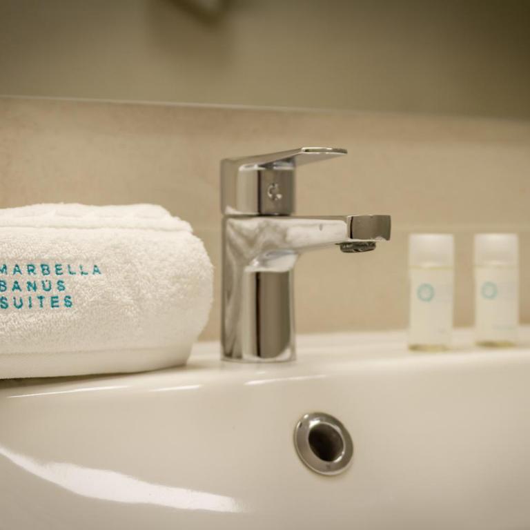 MARBELLA BANUS SUITES - Marbella Centre Soriano 56 Suite Apartment - Three-Bedroom Apartment with Balcony - 47
