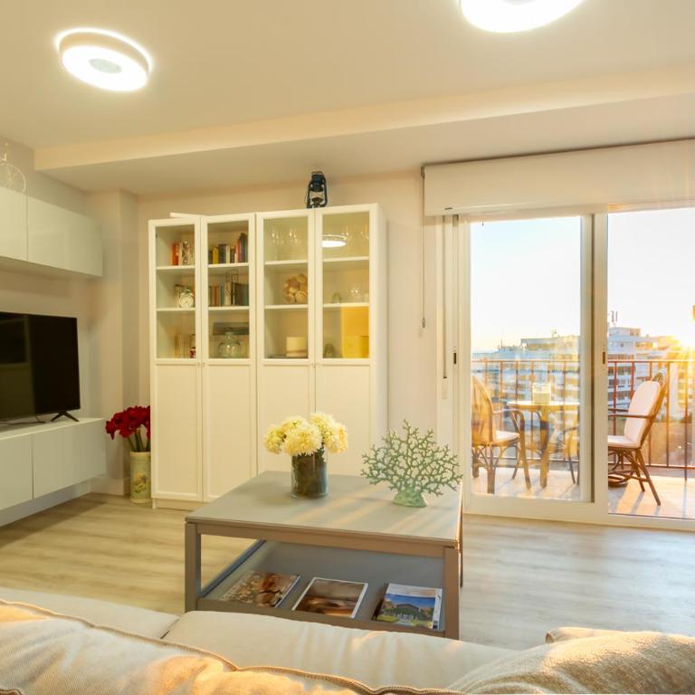 MARBELLA BANUS SUITES - Marbella Centre Soriano 56 Suite Apartment - Three-Bedroom Apartment with Balcony - 4