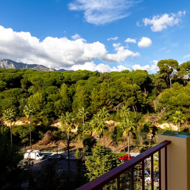MARBELLA BANUS SUITES - Marbella Centre Soriano 56 Suite Apartment - Three-Bedroom Apartment with Balcony - 6