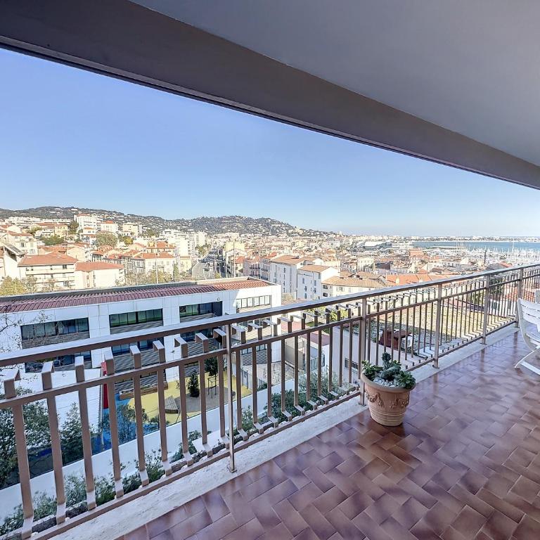 SUQ3 - Très beau 2 pièces avec terrasse - Appartement 1 Chambre - 9