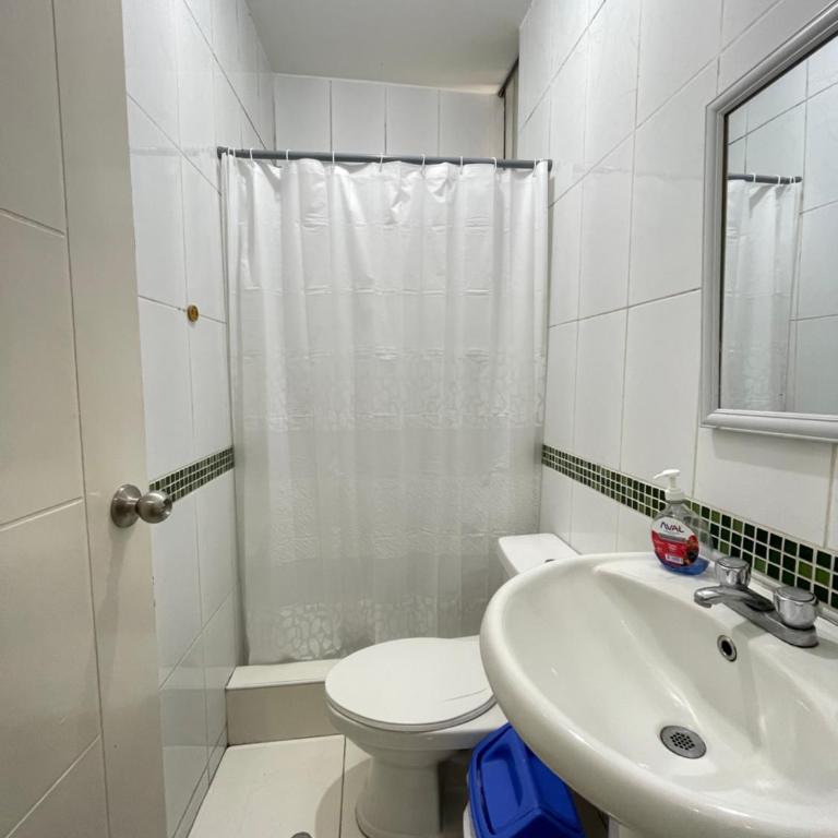 Hermoso departamento en pueblo libre cerca al aeropuerto - Three-Bedroom Apartment - 14