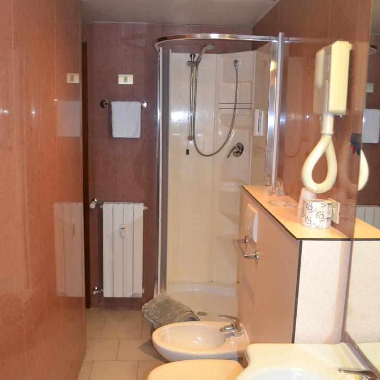 Hotel Bacco Rooms and Breakfast - Camera Familiare - 5